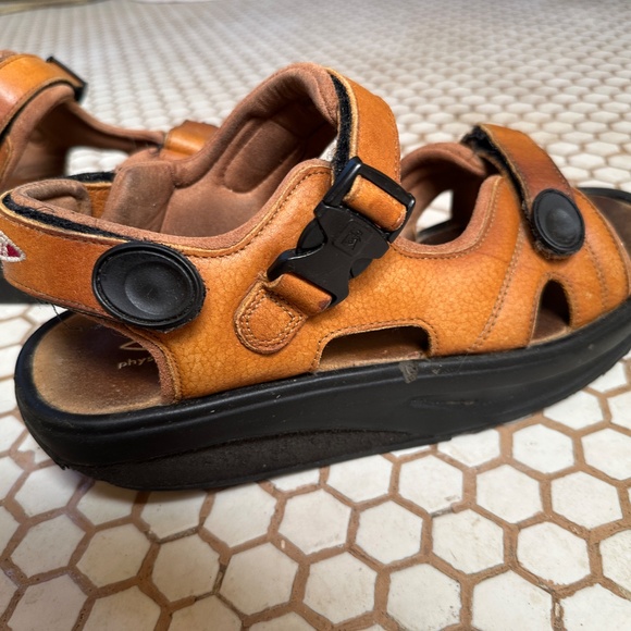 RARE MBT Leather Sandals......Rocker-Sole African Barefoot Style - Picture 5 of 13